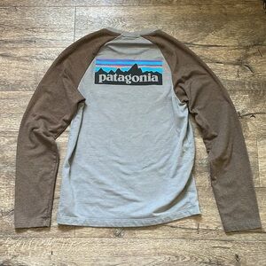 M's P-6 Logo Lightweight Crew Sweatshirt Feather Grey Mens XS
